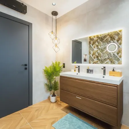 Апартаменты Brand New! The Luxe Haven 2br In